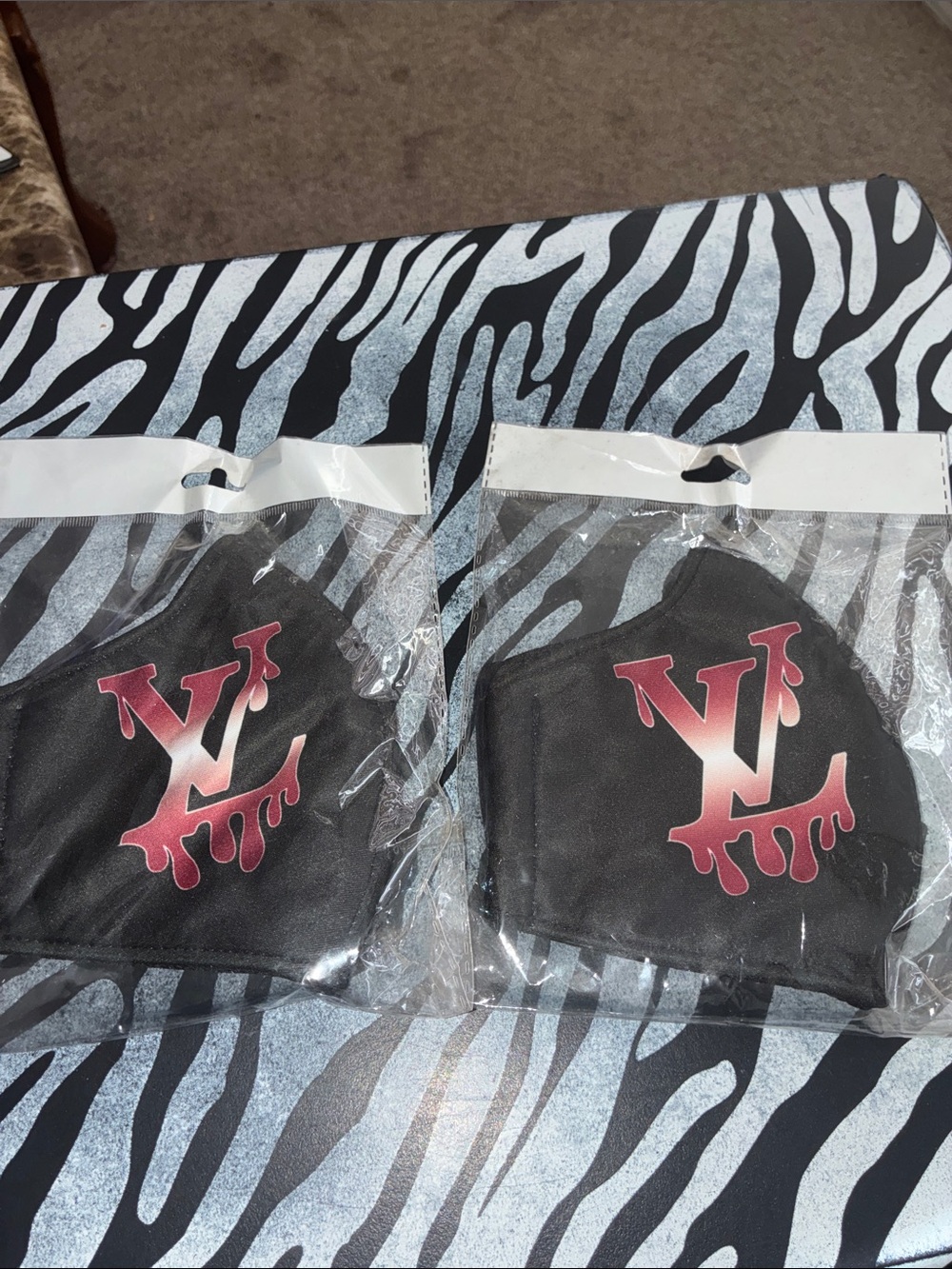 2 Women Face Masks - Picture 5 of 7